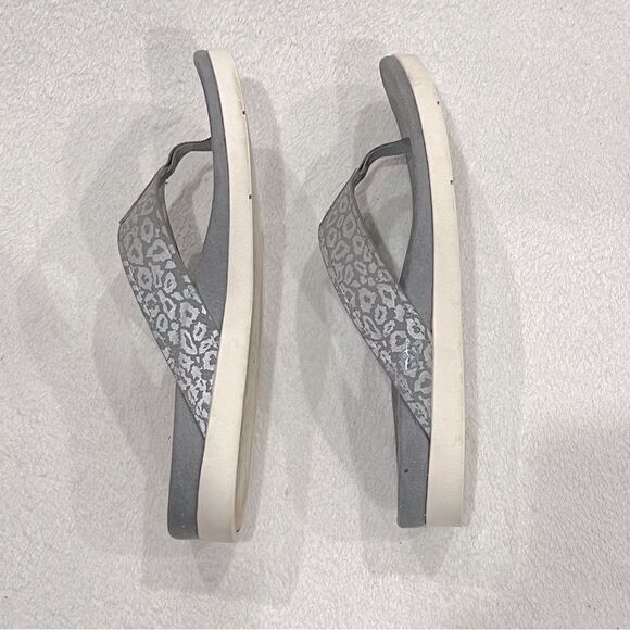 Spenco Orthotic Thong Sandals in Grey Shimmer Cheetah Print 9.5 - Picture 12 of 15